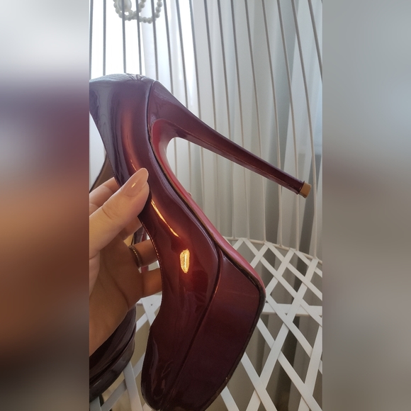 ❤️❤️ SOLD ❤️❤Christian Louboutin Maroon Patent Bianca - Picture 6 of 9
